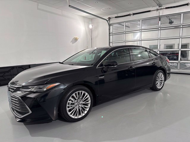 Used 2019 Toyota Avalon Limited FWD image 3