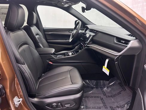 New 2026 Jeep Grand Cherokee Limited AWD/4WD image 16