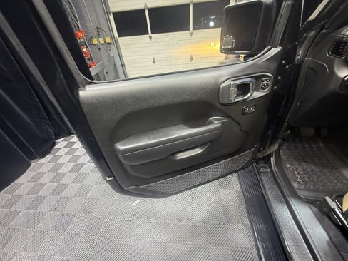 Used 2023 Jeep Wrangler Sport S image 13