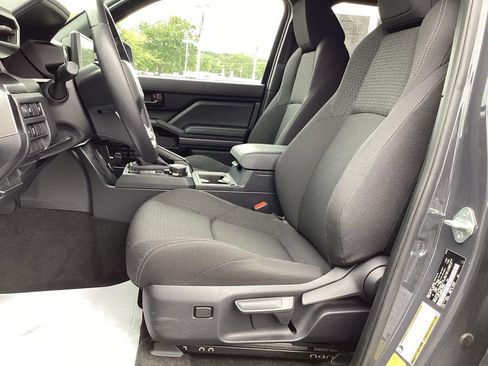 Used 2025 Toyota 4Runner SR5 AWD/4WD image 13