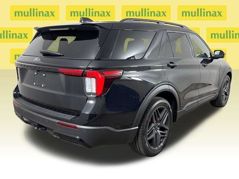 New 2026 Ford Explorer ST-Line w/ ST-Line Street Pack RWD image 4