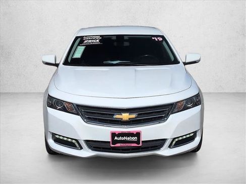 Used 2019 Chevrolet Impala LT FWD image 2
