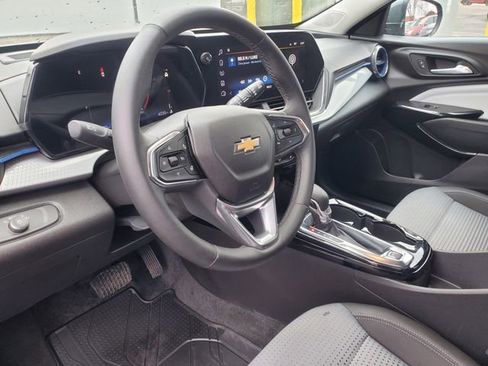 Used 2025 Chevrolet Trax LT w/ Driver Confidence Package image 16