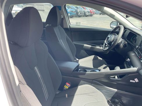 Used 2025 Hyundai Elantra Blue image 50