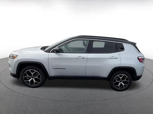Used 2025 Jeep Compass Limited image 9