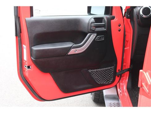 Used 2013 Jeep Wrangler Unlimited Sahara w/ Connectivity Group AWD/4WD image 7