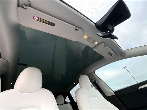 Used 2022 Tesla Model Y Performance image 22