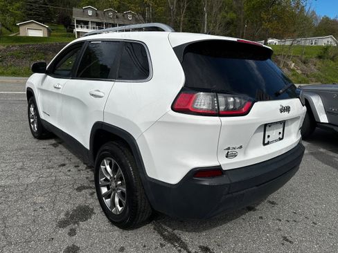 Used 2019 Jeep Cherokee Latitude Plus w/ Cold Weather Group AWD/4WD image 16