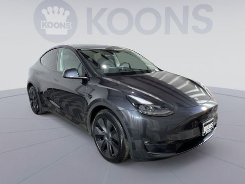 Used 2025 Tesla Model Y Long Range image 8