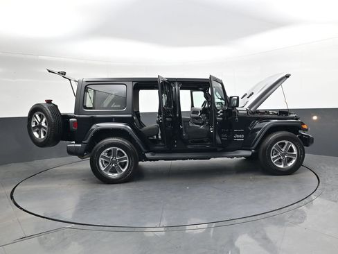 Used 2022 Jeep Wrangler Unlimited Sahara w/ Dual Top Group image 47