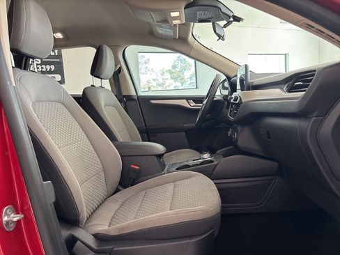 Used 2020 Ford Escape SE image 29