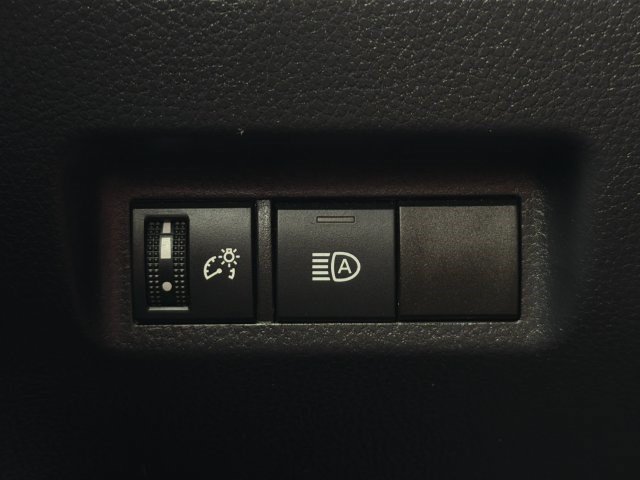 Certified 2025 Toyota RAV4 LE AWD/4WD image 27