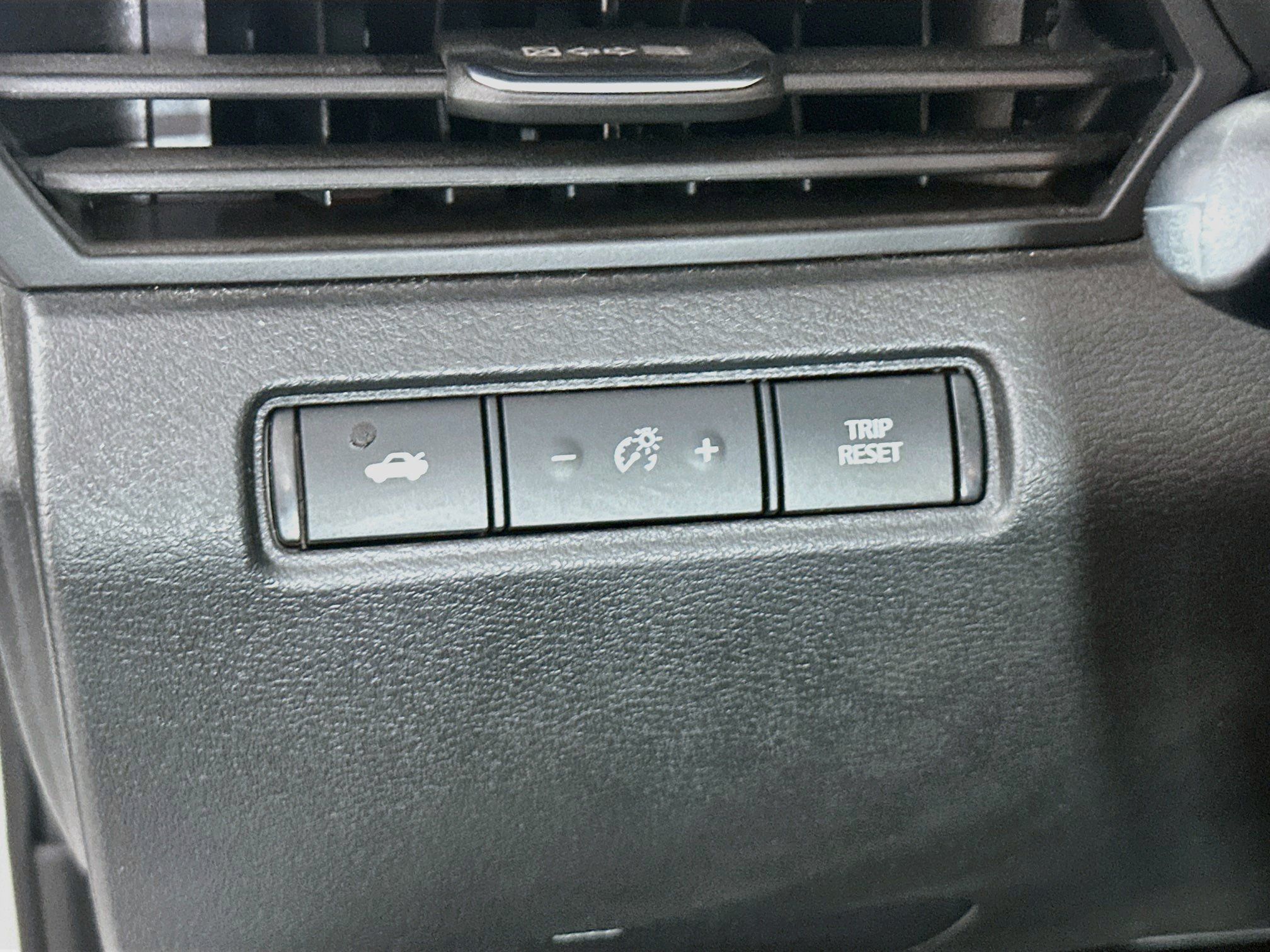 Used 2025 Nissan Altima 2.5 SV FWD image 17