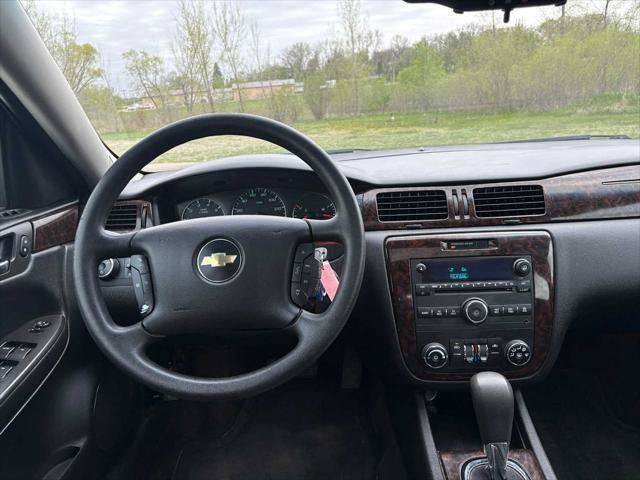 Used 2015 Chevrolet Impala LT w/ LT Sunroof Package FWD image 9