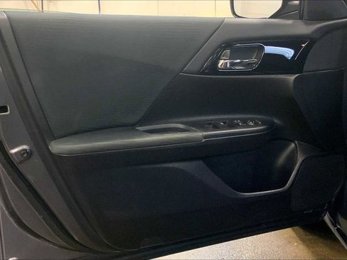 Used 2016 Honda Accord LX image 38