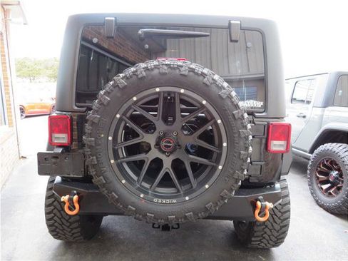 Used 2017 Jeep Wrangler Unlimited Sahara w/ Connectivity Group image 15