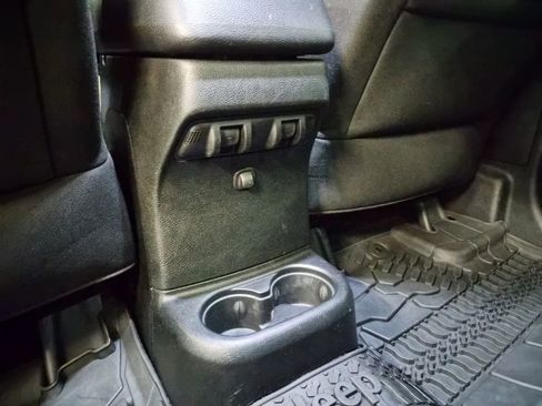 Used 2015 Jeep Wrangler Unlimited Sahara w/ Connectivity Group image 16