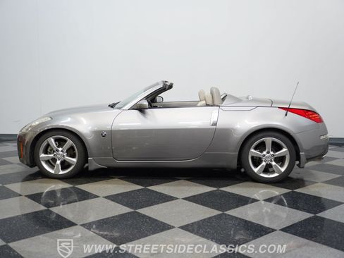 Used 2007 Nissan 350Z Touring RWD image 2