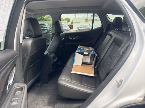 Used 2022 GMC Terrain SLT w/ Infotainment Package II AWD/4WD image 22