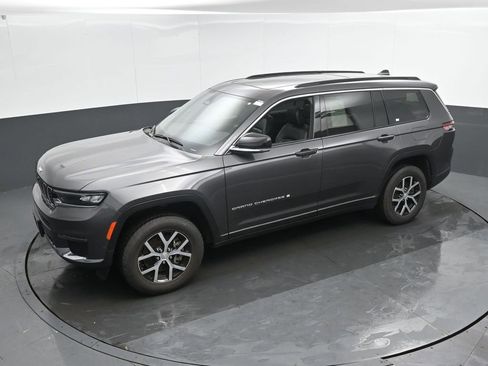 Used 2024 Jeep Grand Cherokee L Limited w/ Luxury Tech Group II image 37