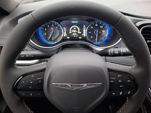 Used 2026 Chrysler Pacifica Limited w/ Uconnect Theater Family Group AWD/4WD image 16