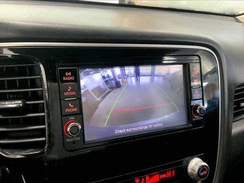 Used 2020 Mitsubishi Outlander ES image 23