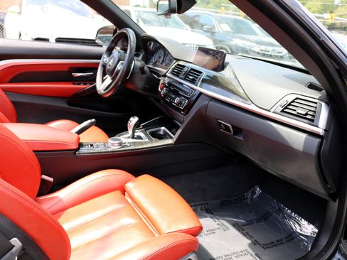 Used 2020 BMW M4 Convertible w/ Executive Package image 20