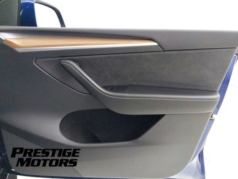 Used 2023 Tesla Model Y Long Range AWD/4WD image 27