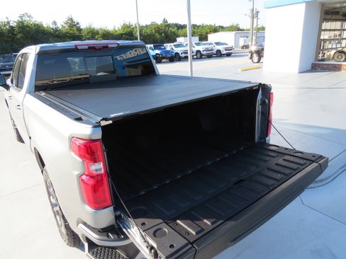 Used 2024 Chevrolet Silverado 1500 High Country w/ Technology Package image 14