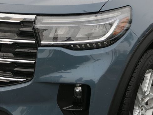 Used 2025 Ford Explorer Active w/ Active Comfort Package image 10