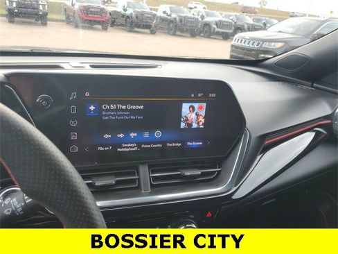 Certified 2025 Chevrolet Trax RS w/ Sunroof Package image 13