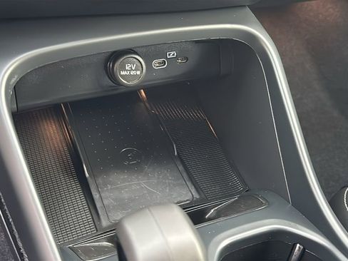 Certified 2024 Volvo XC40 B5 Core image 21