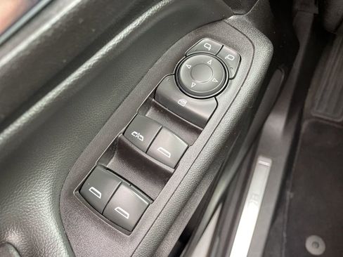 Used 2018 Chevrolet Equinox Premier FWD image 24