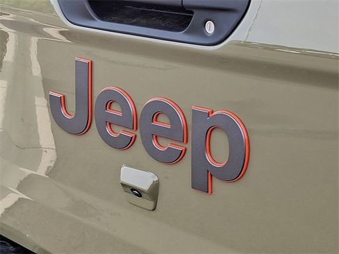 New 2025 Jeep Gladiator Mojave w/ Convenience Group image 9