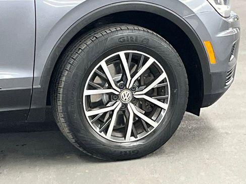 Used 2019 Volkswagen Tiguan SE w/ Panoramic Sunroof Package image 39