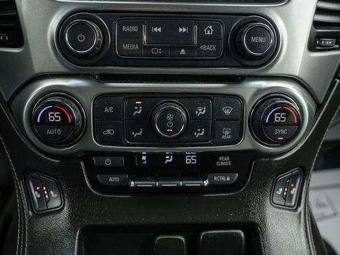 Used 2019 Chevrolet Suburban LT RWD image 26