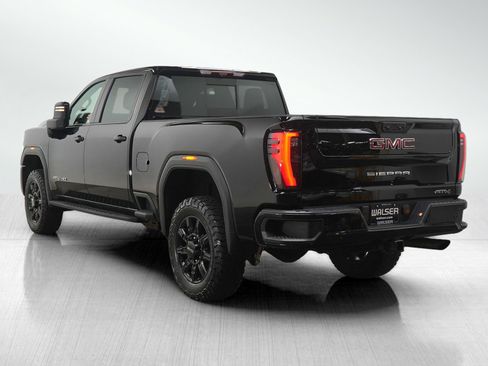 Used 2024 GMC Sierra 2500 AT4 w/ AT4 Premium Plus Package AWD/4WD image 3