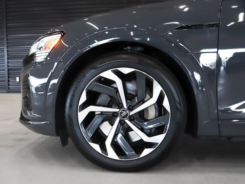 Used 2024 Audi Q8 e-tron Premium Plus image 5