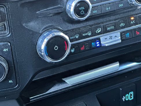 Used 2024 Ford F250 Lariat w/ Sport Appearance Package image 29