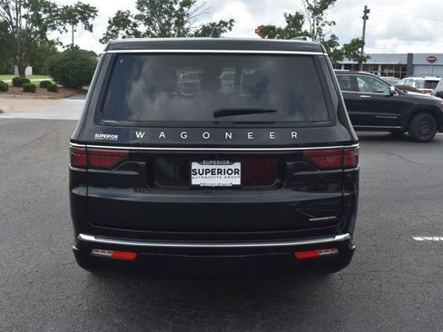 Used 2023 Jeep Wagoneer L Series II RWD image 6