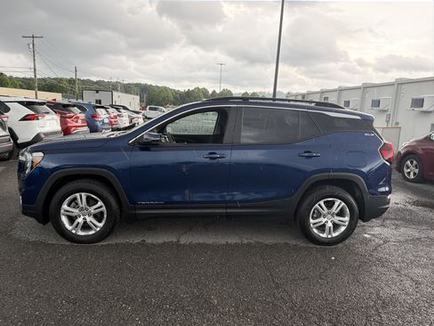Used 2022 GMC Terrain SLE w/ Driver Convenience Package AWD/4WD image 8