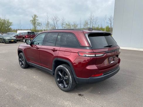 Used 2023 Jeep Grand Cherokee Limited w/ Luxury Tech Group II AWD/4WD image 7
