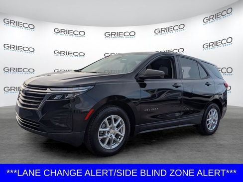 Used 2022 Chevrolet Equinox LS w/ LS Convenience Package FWD image 3