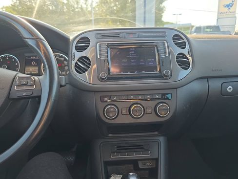 Used 2016 Volkswagen Tiguan SEL AWD/4WD image 30