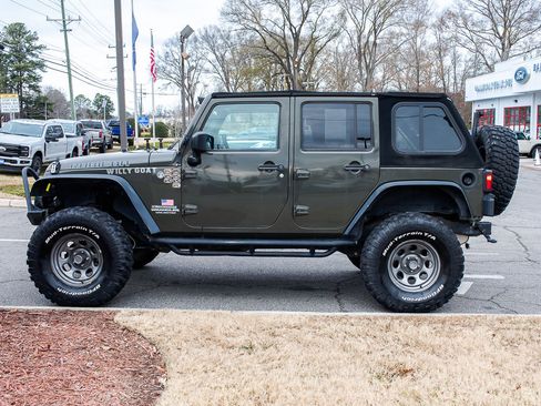 Used 2016 Jeep Wrangler Unlimited Rubicon w/ Connectivity Group image 3