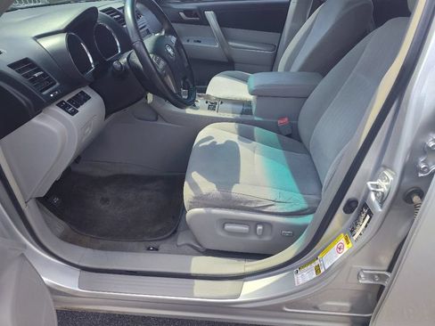 Used 2010 Toyota Highlander Sport FWD image 9
