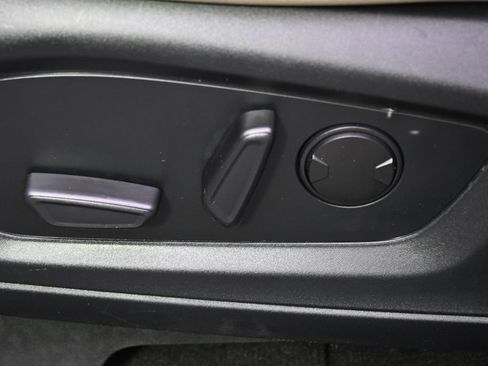 Used 2020 Ford Explorer XLT w/ Equipment Group 202A AWD/4WD image 14