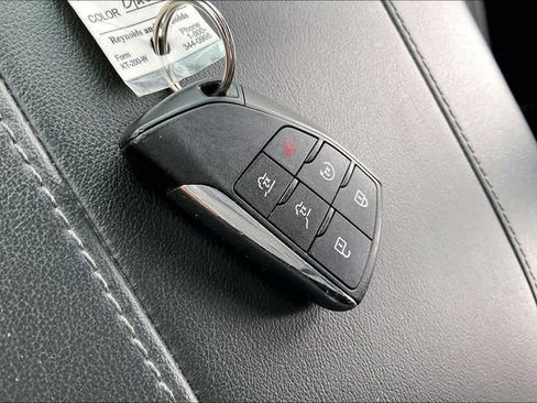 Used 2025 Chevrolet Suburban Z71 AWD/4WD image 35
