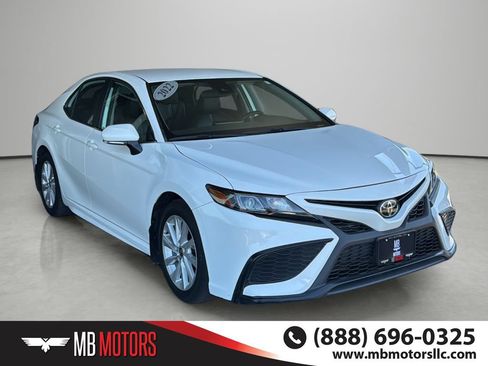 Used 2022 Toyota Camry SE FWD image 5