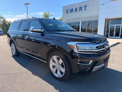 Used 2024 Ford Expedition Max Platinum AWD/4WD image 2